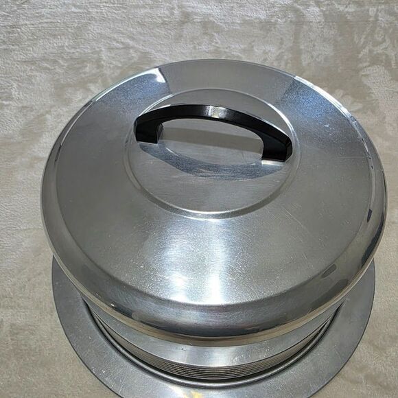 Regal Quality Aluminum Regal Ware Inc Cake Pie Carrier w/Working Locks USA Made - Picture 2 of 13